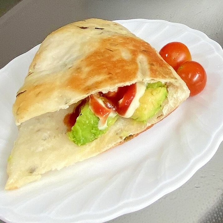 アボカドとウィンナーの簡単炒め